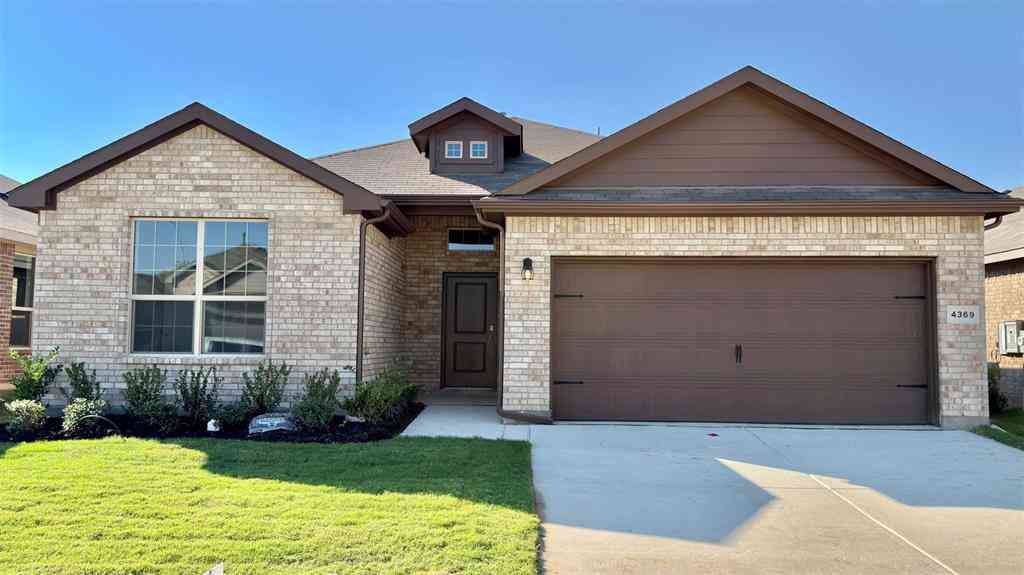 Homes For Sale - 4369 Mill Stream Lane<br/> Fort Worth, TX 76036