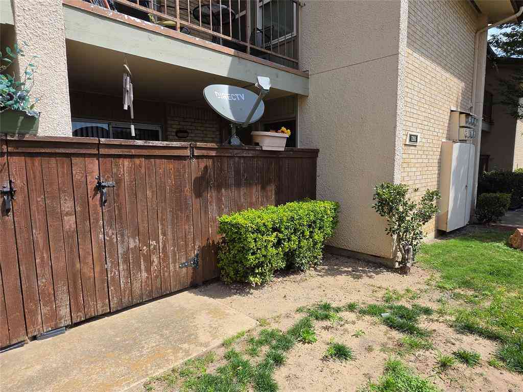 Condo For Sale - 12816 Midway Road #1066<br/> Dallas County, Dallas, TX 75244