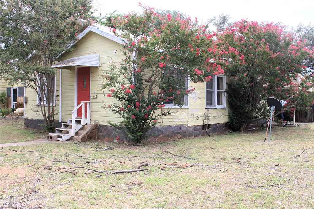 Homes For Sale - 1409 W Dry Street<br/> San Saba, TX 76877