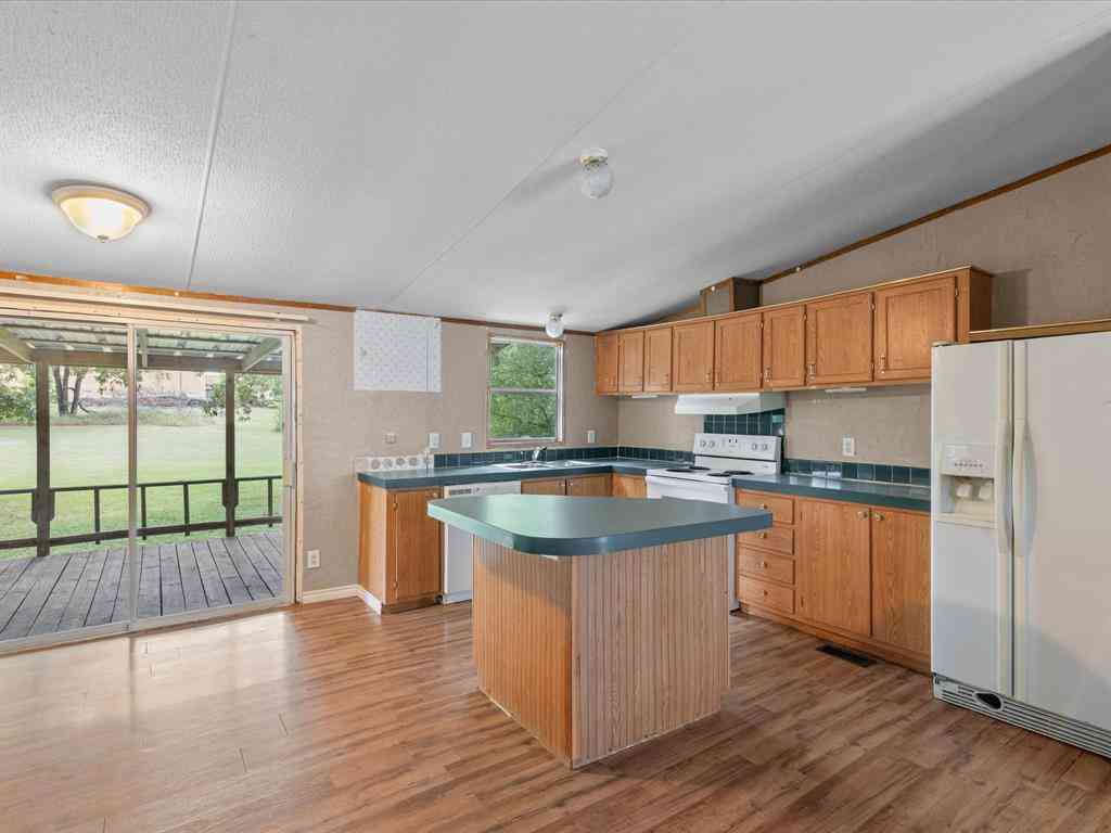 Mobile Home For Sale - 1102 15th Street<br/> Bridgeport, TX 76426
