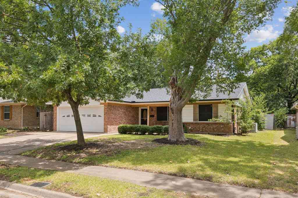 Homes For Sale - 2321 Diana Drive<br/> Grayson County, Sherman, TX 75092