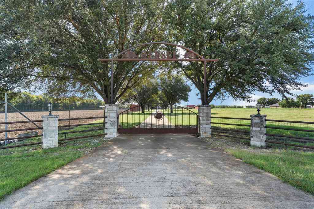 Homes For Sale - 5112 Old Caufield Ranch Road<br/> McGregor, TX 76657