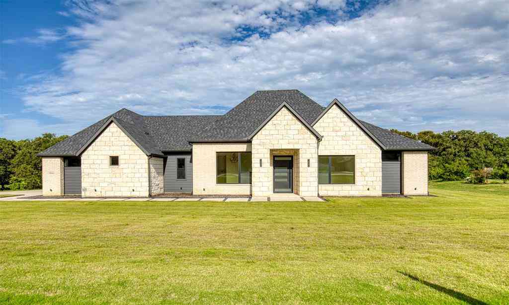 Homes For Sale - 1044 Hidden Oaks Drive<br/> Wills Point, TX 75169