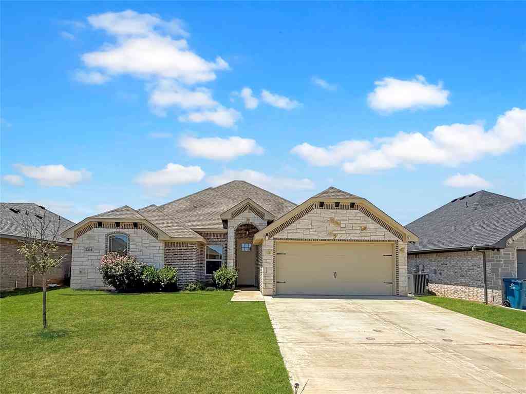 Homes For Sale - 3304 White Horse Drive<br/> Granbury, TX 76049