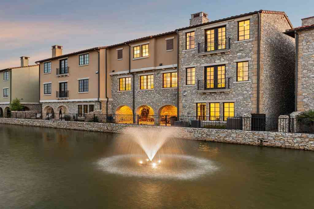 Townhouse For Sale - 22 Comillas Drive<br/> Tarrant County County, Westlake, TX 76262