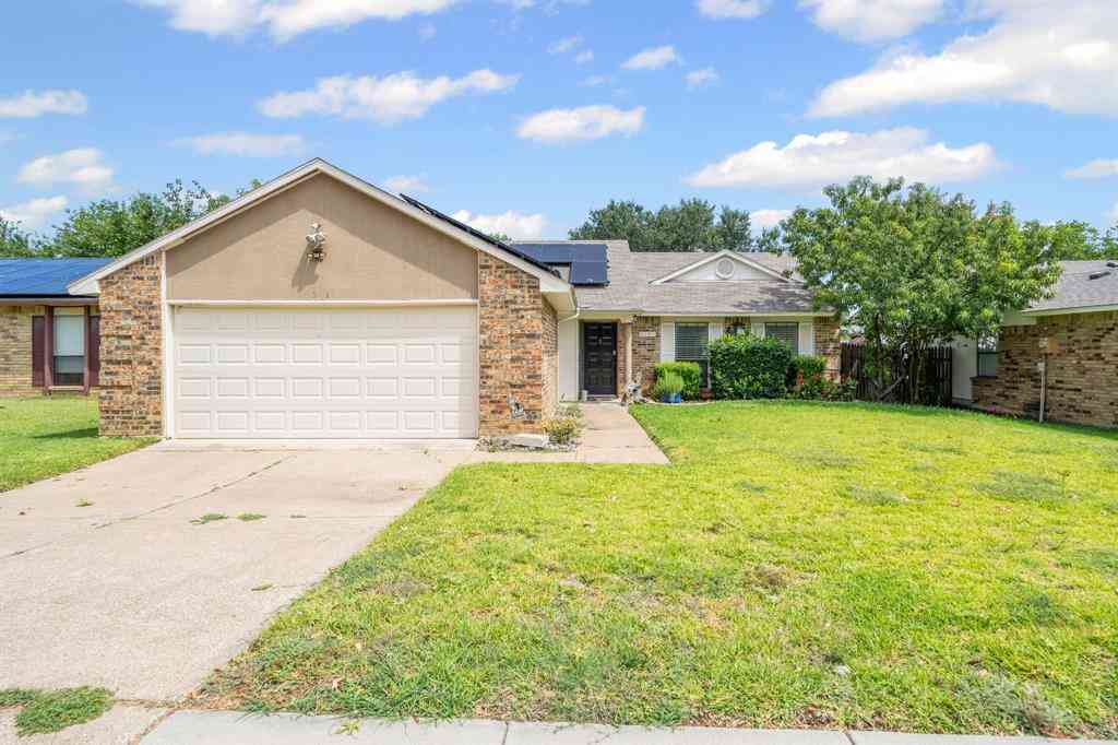 Homes For Sale - 2121 Newbury Drive<br/> Arlington, TX 76014