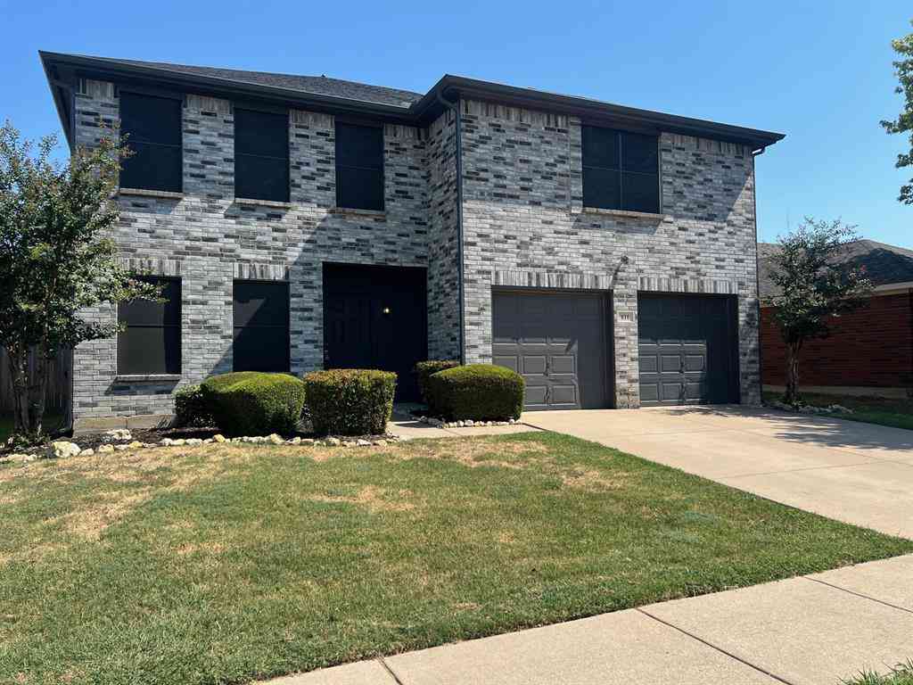 Homes For Sale - 616 Destin Drive<br/> Fort Worth, TX 76131