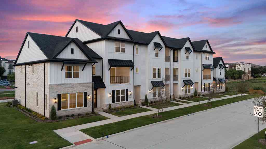 Townhouse For Sale - 6248 Fortuna Lane<br/> McKinney, TX 75070