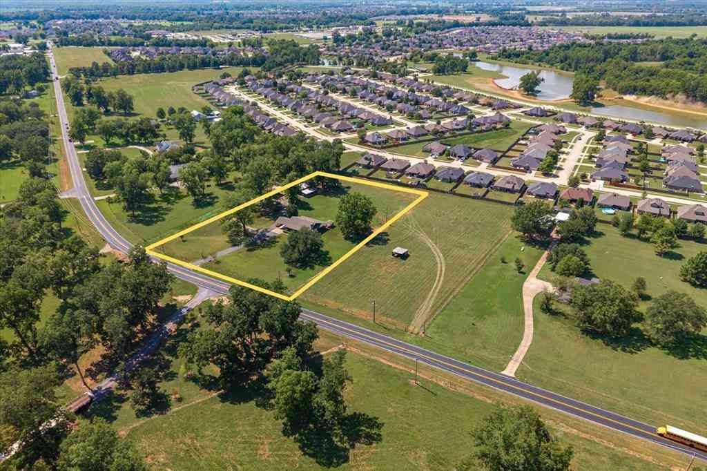 Homes For Sale - 4938 Swan Lake Road<br/> Bossier City, LA 71111