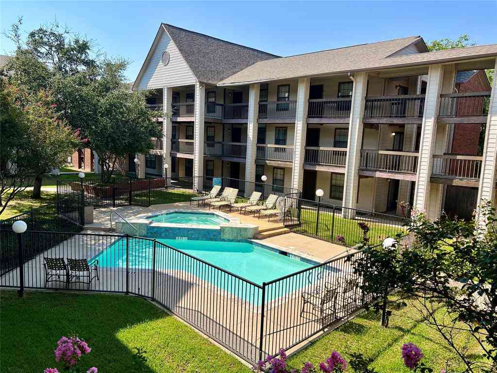 Condo For Sale - 218 N Texas Boulevard #105<br/> Denton, TX 76201