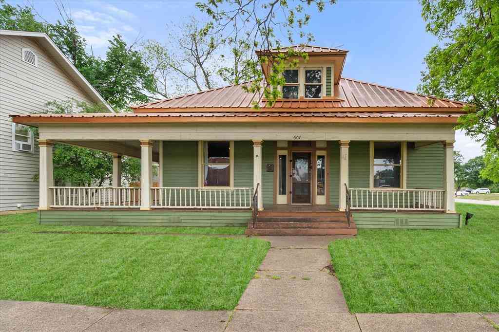 Homes For Sale - 607 W Brown Street<br/> Ennis, TX 75119