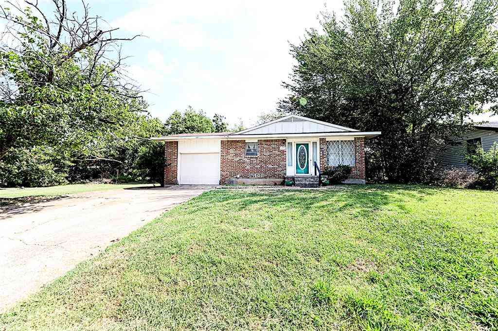 Homes For Sale - 421 E Wilbarger Street<br/> Bowie, TX 76230