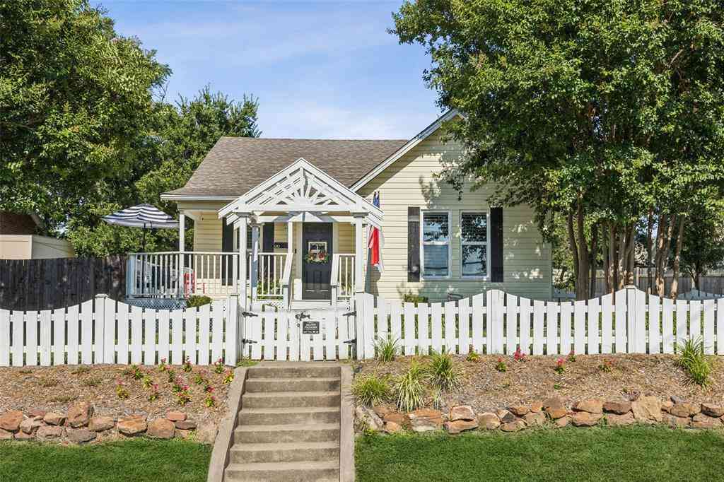 Homes For Sale - 919 S Tennessee Street<br/> McKinney, TX 75069
