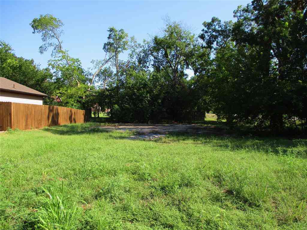 Homes For Sale - 809 E 7th Street<br/> Bonham, TX 75418