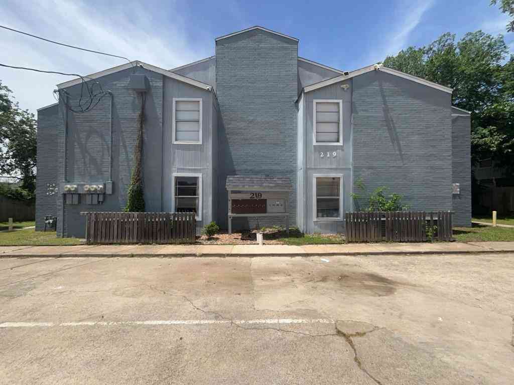 Apartment For Rent - 219 Fry Street #12<br/> Denton, TX 76201