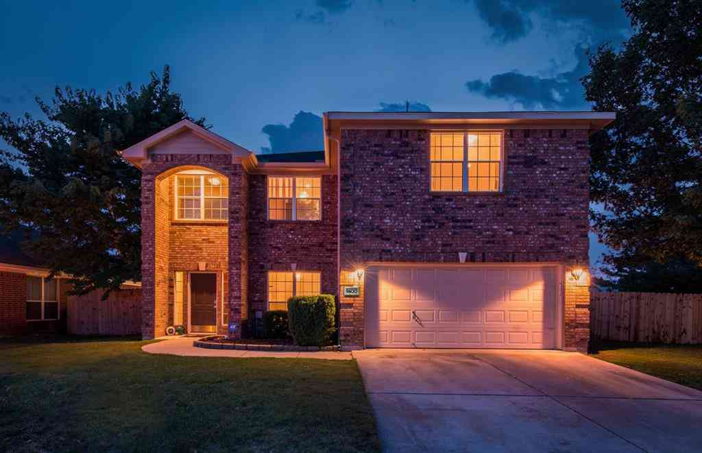 Homes For Sale - 9600 Fox Hill Drive<br/> Tarrant County, Fort Worth, TX 76131