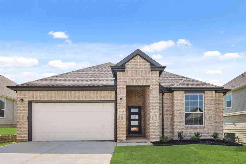Homes For Sale - 6929 Night Owl Lane<br/> Fort Worth, TX 76036