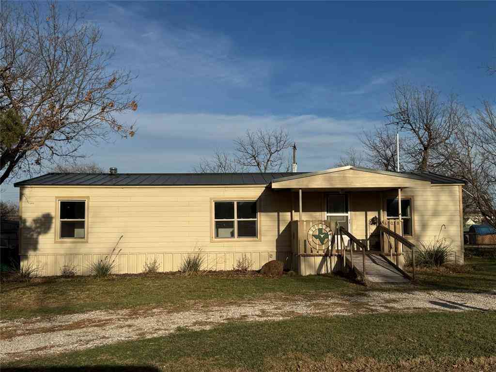 Mobile Home For Sale - 608 N Browning Street<br/> Seymour, TX 76380
