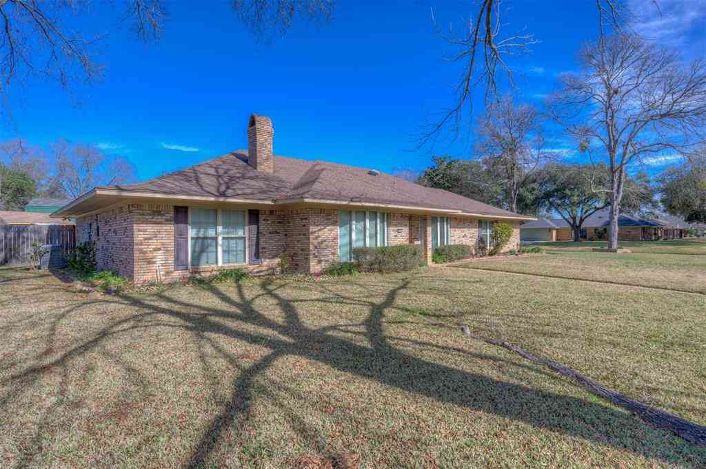 Homes For Sale - 5407 Coach Road<br/> Bossier City, LA 71111