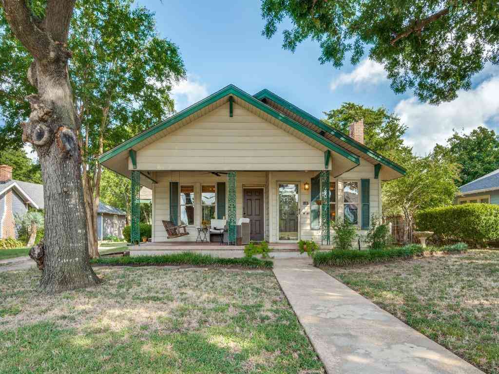 Homes For Sale - 1107 E Marvin Avenue<br/> Waxahachie, TX 75165