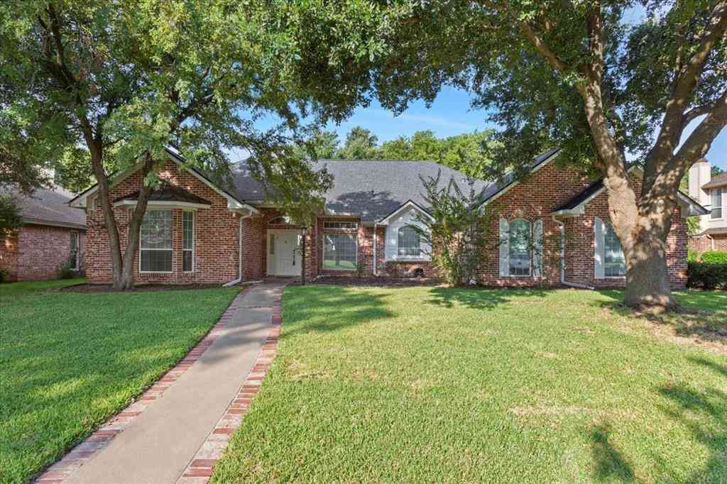 Homes For Sale - 9412 Silverthorn Drive<br/> Waco, TX 76708