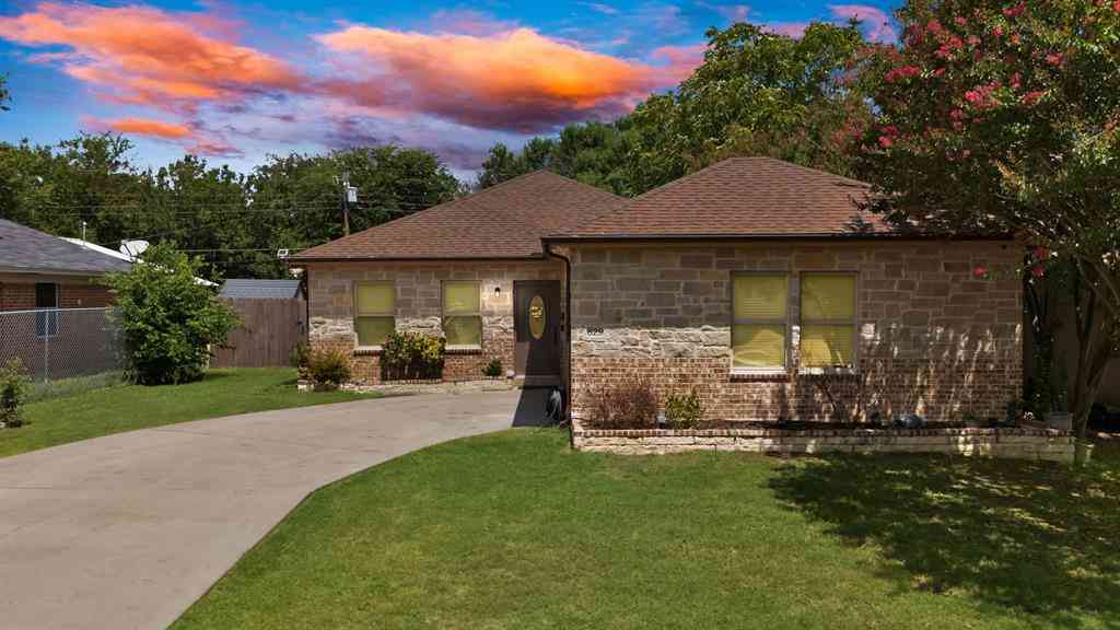Homes For Sale - 829 Lexington Drive<br/> Dallas County, Lancaster, TX 75134
