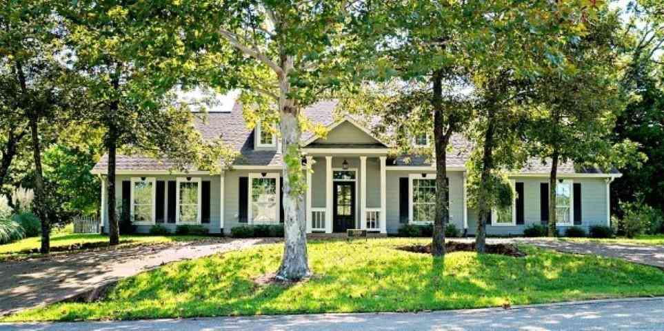 Homes For Sale - 3699 Sabine Street<br/> Henderson County, Athens, TX 75752