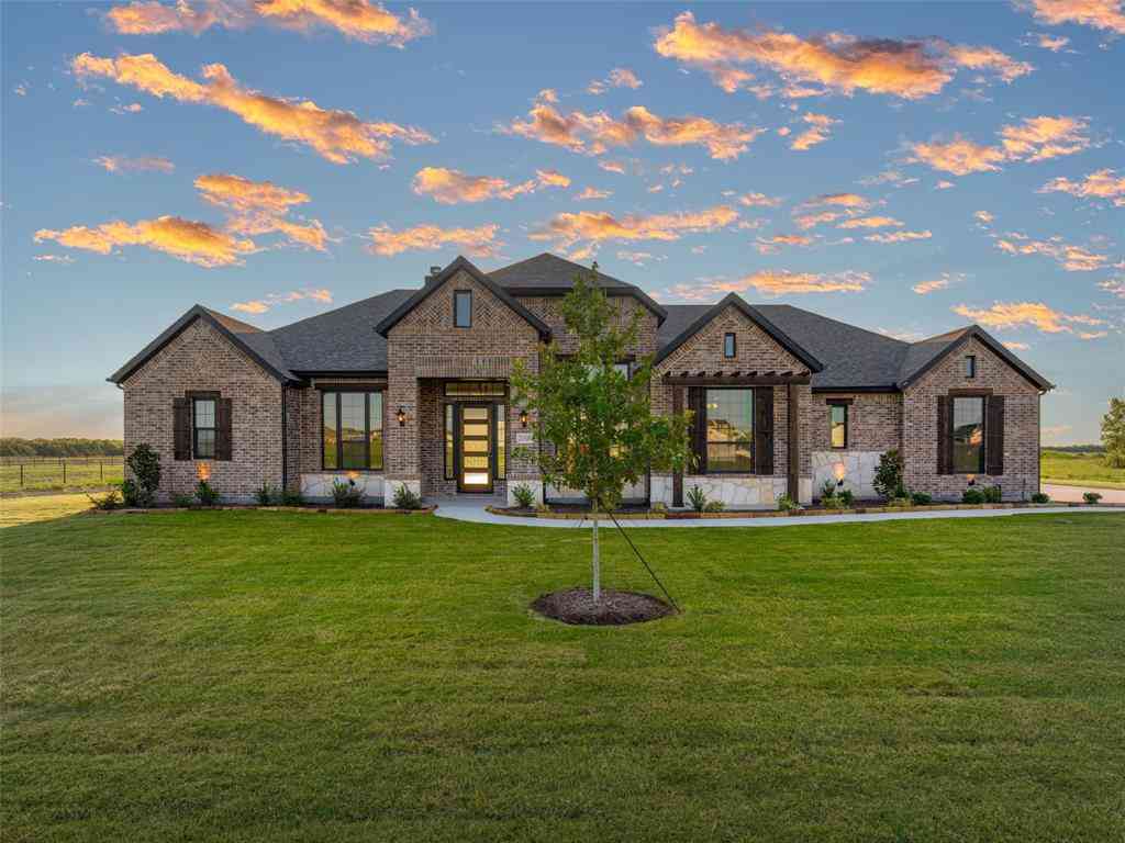 Homes For Sale - 2108 Charters Circle<br/> Nevada, TX 75173