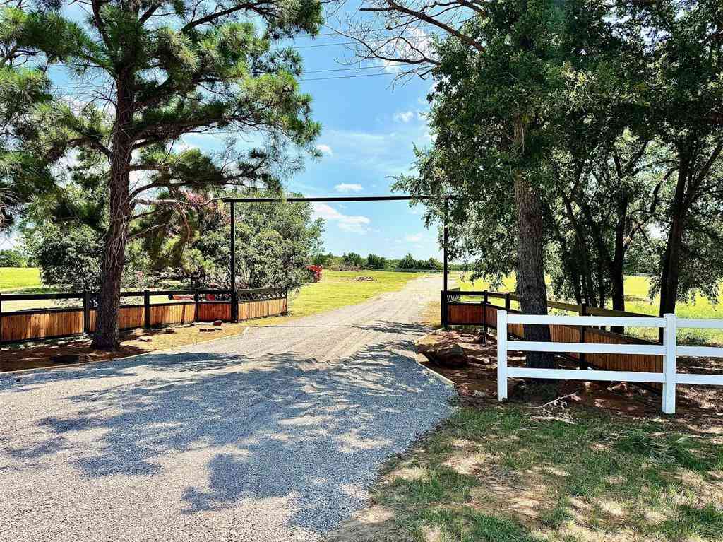 Vacant Land For Sale - 8690 E Fm 922<br/> Valley View, TX 76272