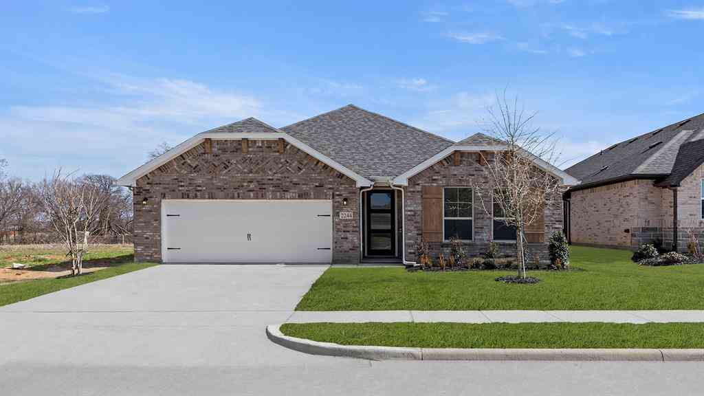 Homes For Sale - 2244 Sesaro Drive<br/> Aubrey, TX 76227
