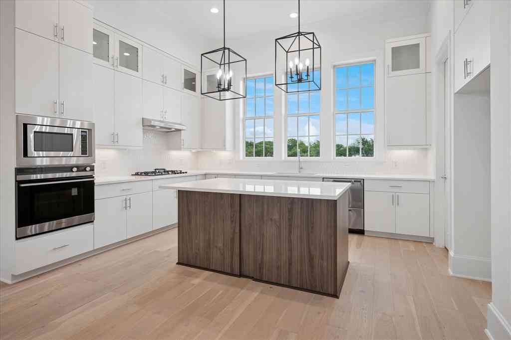 Townhouse For Sale - 5029 Magnolia Circle<br/> Dallas County, Addison, TX 75001