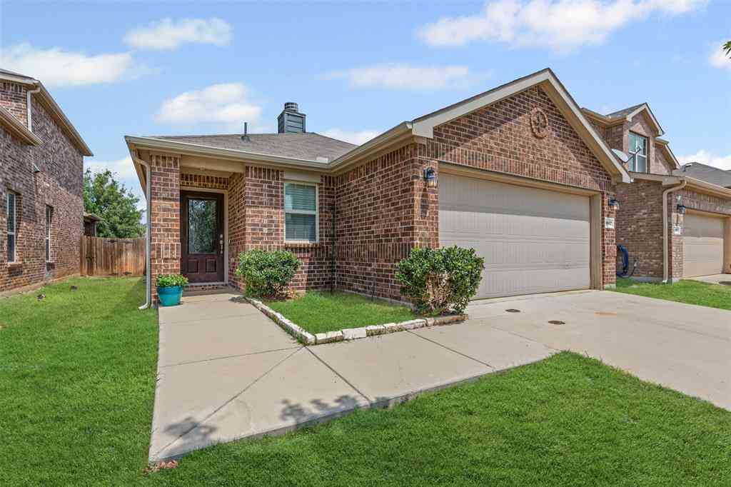 Homes For Sale - 8837 Tenderfoot Lane<br/> Aubrey, TX 76227