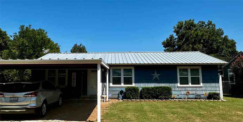 Homes For Sale - 506 W Reiman Street<br/> Seymour, TX 76380