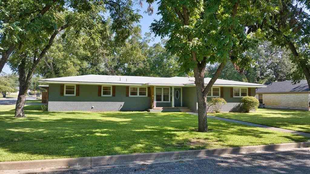 Homes For Sale - 604 W 15th Street<br/> Brady, TX 76825