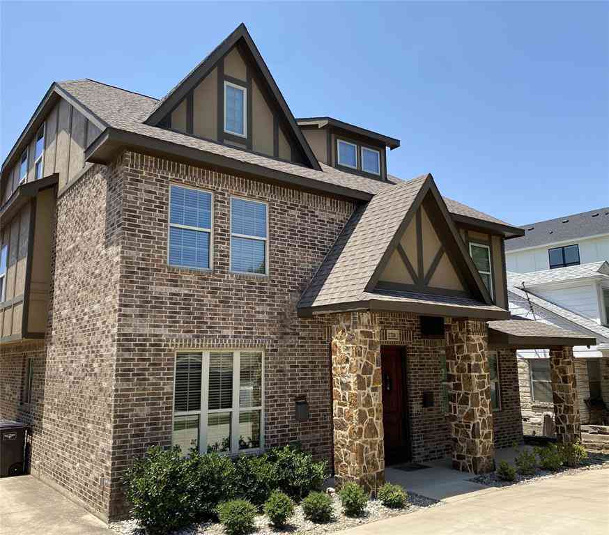 Townhouse For Rent - 2724 Forest Park Boulevard<br/> Fort Worth, TX 76110