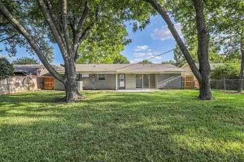 Homes For Sale - 2023 Menefee Street<br/> Arlington, TX 76010
