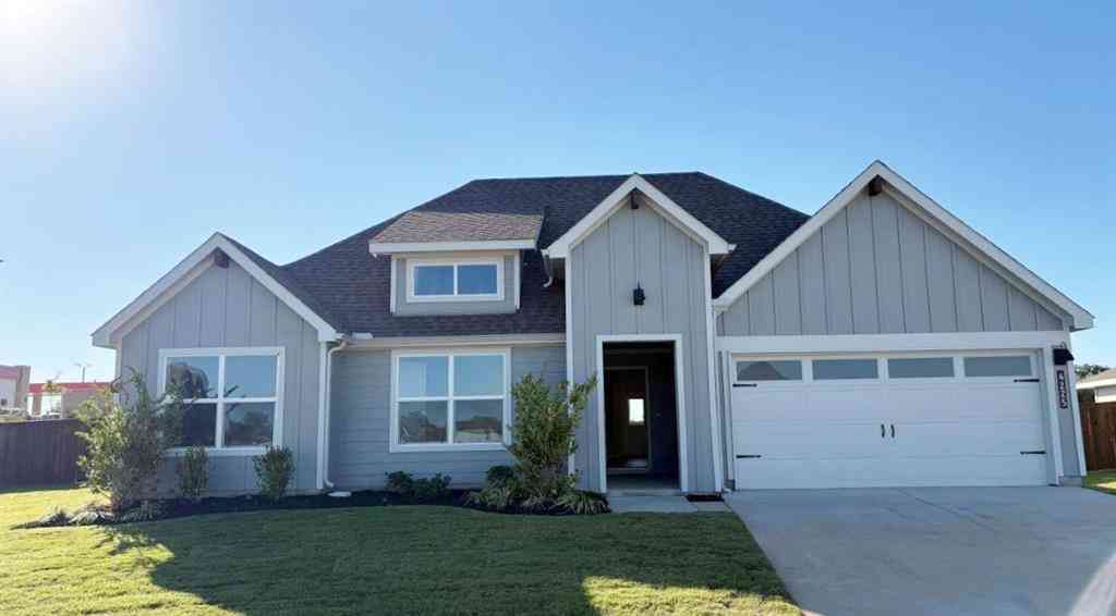 Homes For Sale - 4225 Cornerstone Circle<br/> Granbury, TX 76048