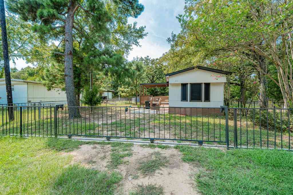 Mobile Home For Sale - 111 Pecos Drive<br/> Mabank, TX 75156