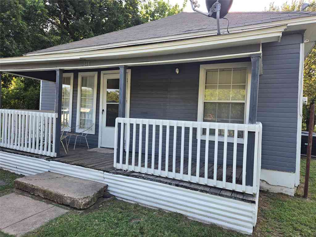 Homes For Sale - 535 Hancock Street<br/> Gainesville, TX 76240