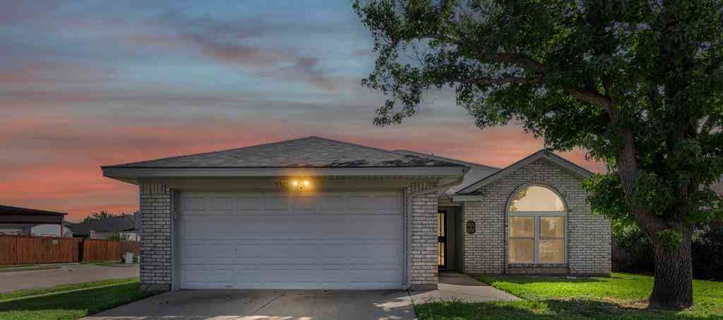 Homes For Sale - 7301 Wagonwheel Road<br/> Fort Worth, TX 76133
