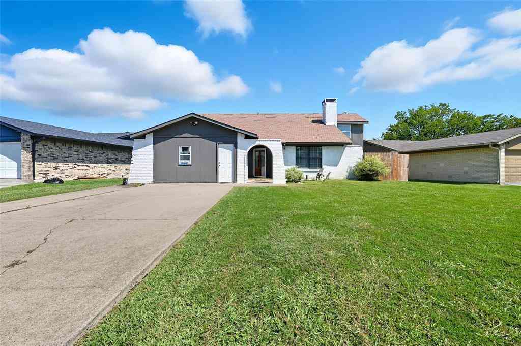 Homes For Sale - 801 Via Avenida<br/> Mesquite, TX 75150