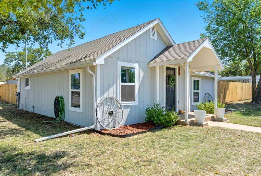 Homes For Sale - 801 Carolina Street<br/> Graham, TX 76450