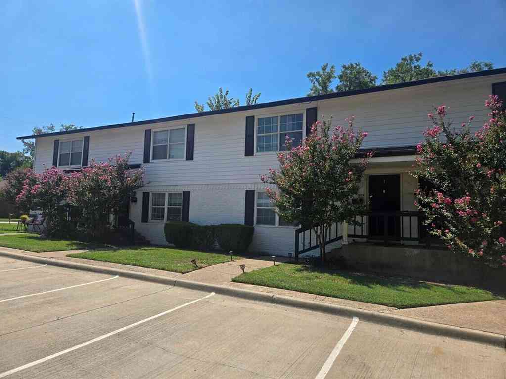 Multifamily For Sale - 210 Austin Street<br/> Grapevine, TX 76051