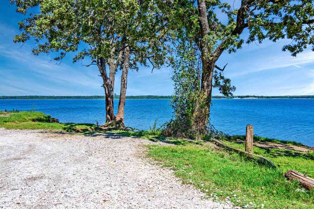 Homes For Sale - 241 Robin Hood Road<br/> Gordonville, TX 76245