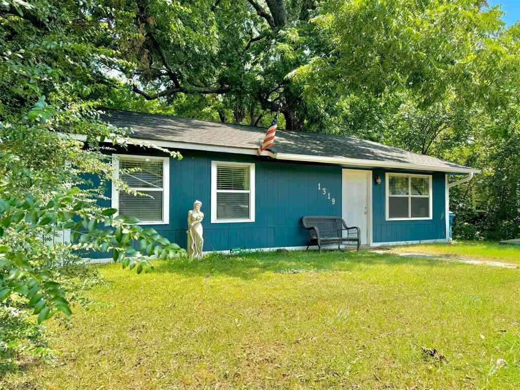 Homes For Sale - 1319 W Morgan Street<br/> Denison, TX 75020