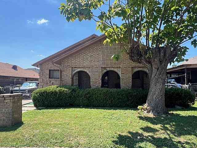 Homes For Sale - 716 E Harvey Avenue<br/> Fort Worth, TX 76104
