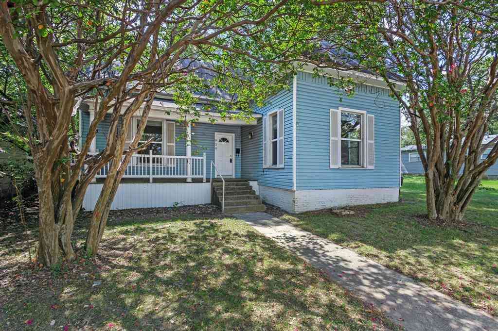 Homes For Sale - 904 W Shepherd<br/> Grayson County, Denison, TX 75020