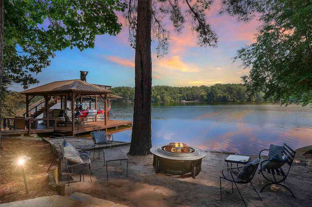 Homes For Sale - 148 Pinewood Cove<br/> Holly Lake Ranch, TX 75765