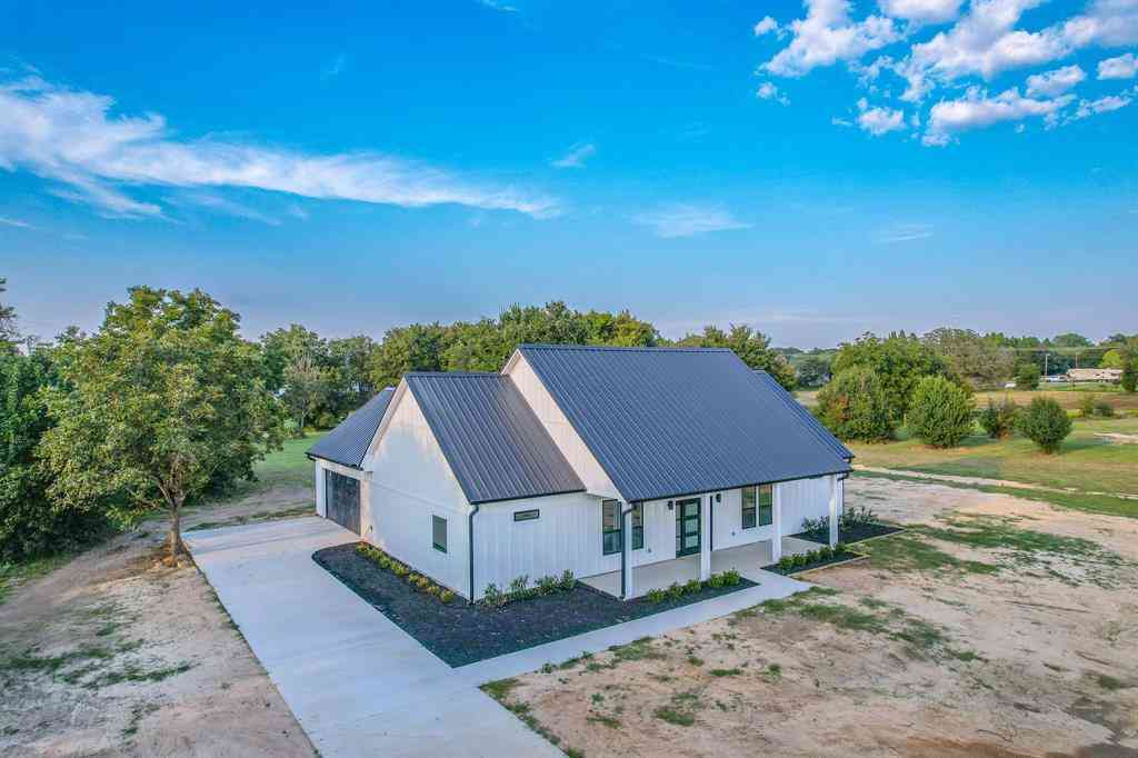 Homes For Sale - 212 Country Lane<br/> Henderson County, Malakoff, TX 75148