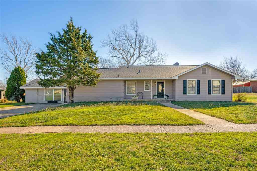 Homes For Sale - 909 Coffield Street<br/> Montague County, Bowie, TX 76230